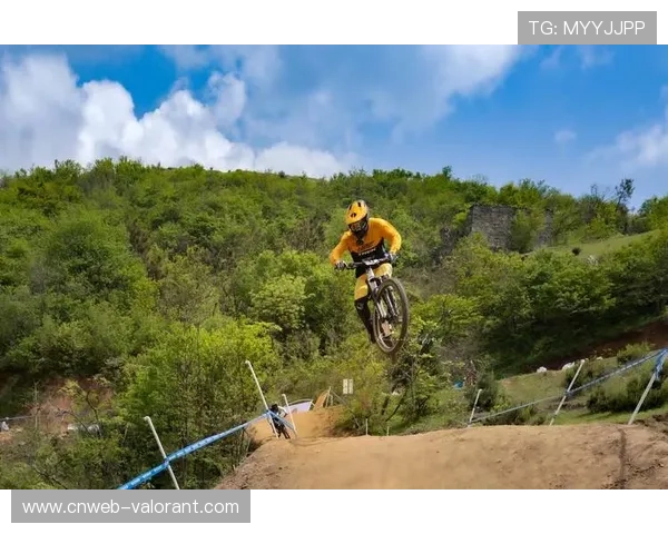 速降联赛推出萌娃至大师组多个组别展现全民参与与竞技魅力 速降联赛推出萌娃至大师组多个组别展现全民参与与竞技魅力